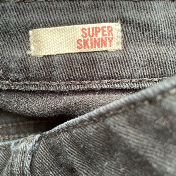 2 Pairs of skinny jeans - Picture 9 of 11